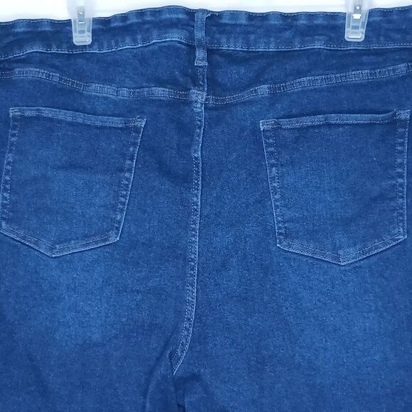 Ava & Viv Women’s 24W Denim Shorts Blue Distressed Roll Cuff High Rise Midi Plus - Picture 8 of 10